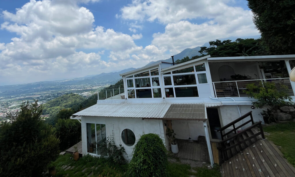 虎嘯山嵐飛行場
